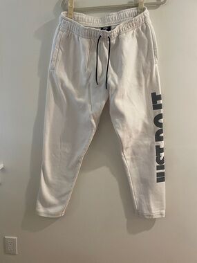 Nike Men’s White 'Just Do It' Fleece Jogger Pants